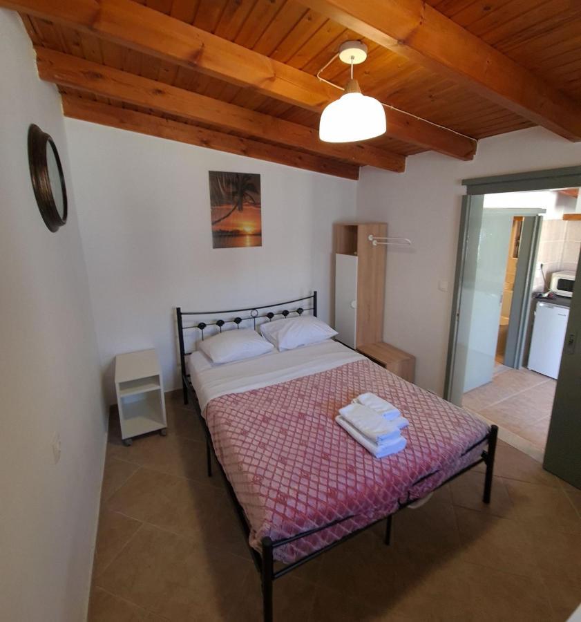 G-George Apartments By The Sea And Airport Liadha Bagian luar foto