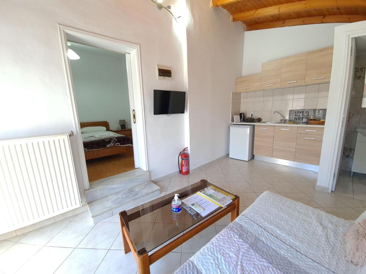 G-George Apartments By The Sea And Airport Liadha Bagian luar foto
