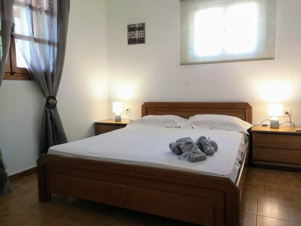 G-George Apartments By The Sea And Airport Liadha Bagian luar foto
