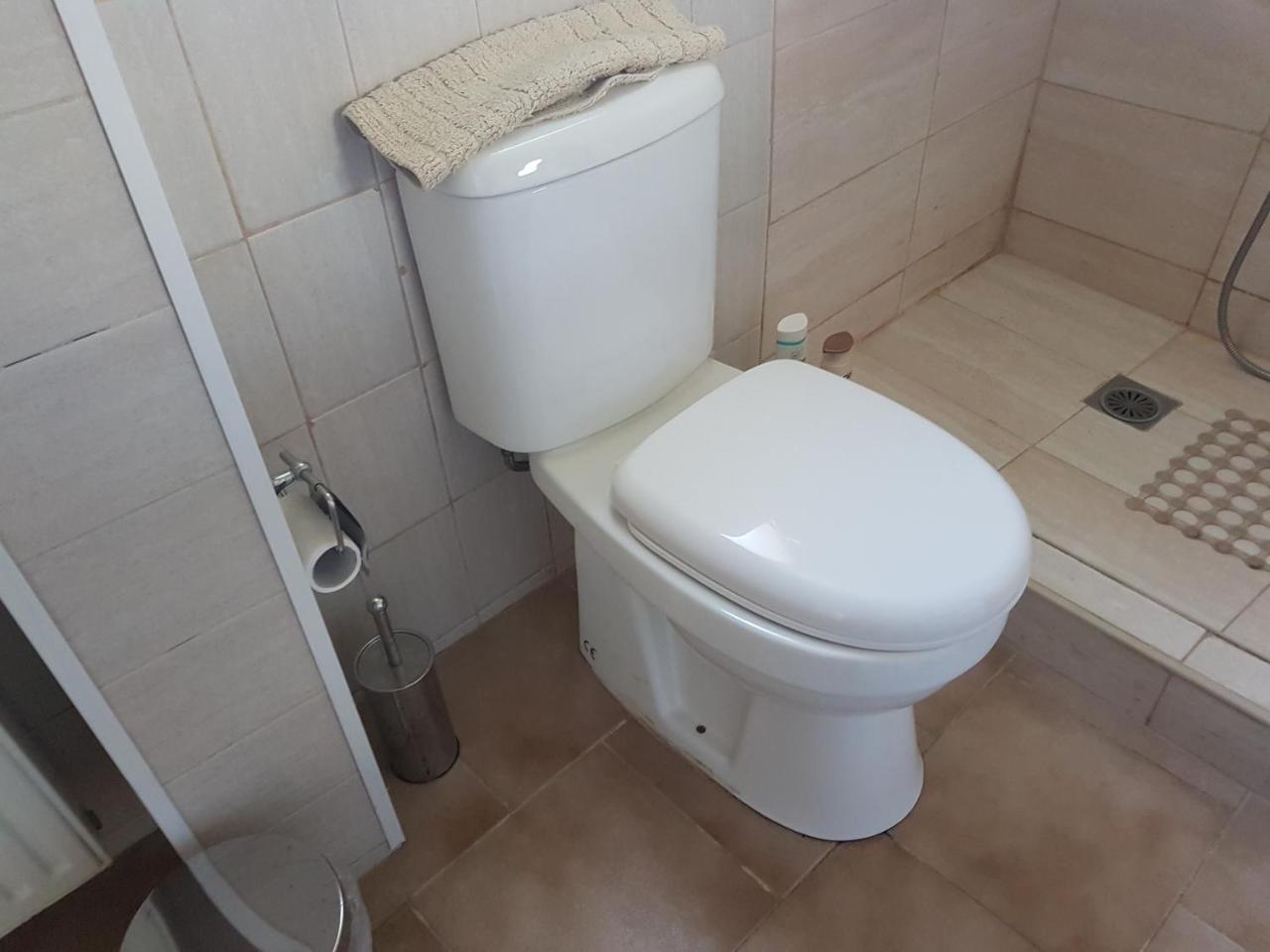 G-George Apartments By The Sea And Airport Liadha Bagian luar foto