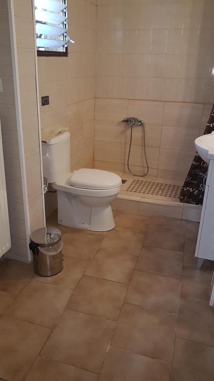 G-George Apartments By The Sea And Airport Liadha Bagian luar foto