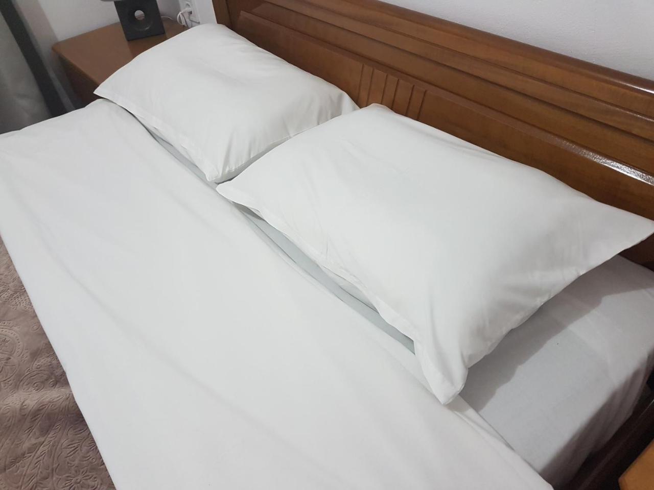 G-George Apartments By The Sea And Airport Liadha Bagian luar foto