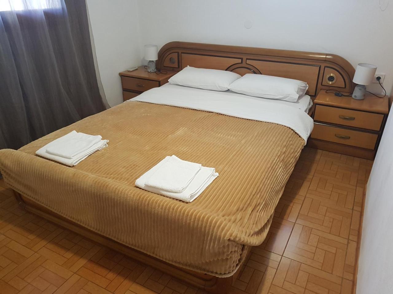 G-George Apartments By The Sea And Airport Liadha Bagian luar foto
